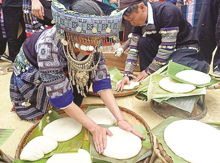 Vào các dịp lễ khi có cơ hội lên đây du lịch các bạn hãy thử qua món ăn truyền thống của người Mông