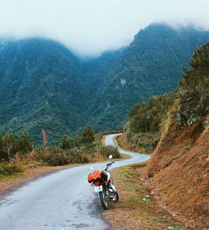 Phượt đến Hà Giang bằng xe máy bạn sẽ được thỏa sức chụp hình những bức ảnh “so deep” trên suốt dọc đường đi và trải nghiệm cảm giác sảng khoái mà chắc chắn đi bằng ô tô khách bạn sẽ không có được