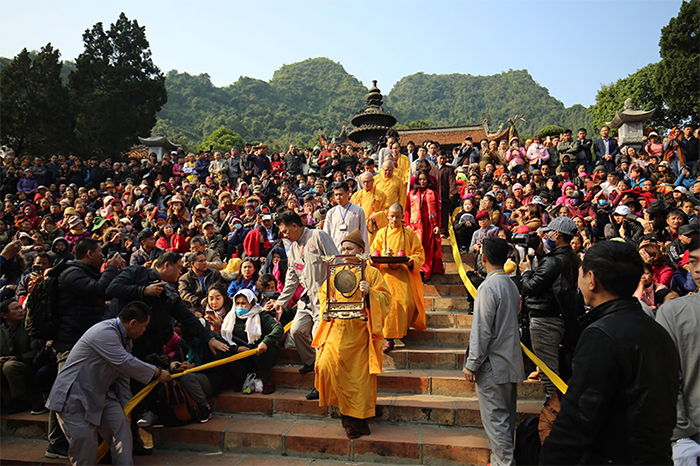 Phần lễ tại lẽ hội chùa Hương