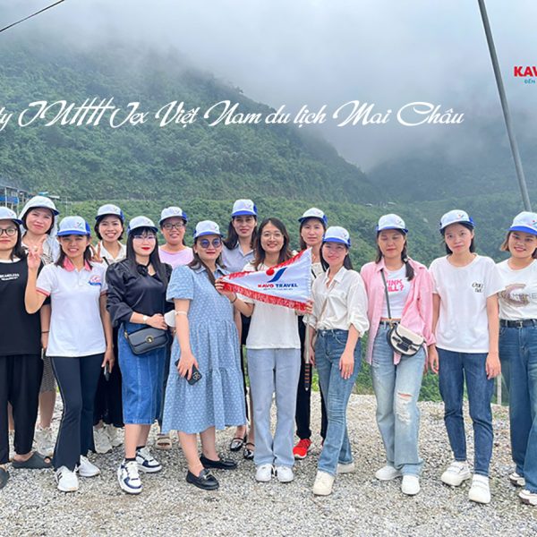 Du khách trong tour du lịch Mai Châu 2 ngày 1 đêm do Kavo Travel tổ chức