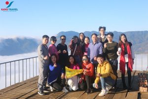 Đoàn du khách săn mây Tà Xùa do du lịch Khát Vọng Việt tổ chức