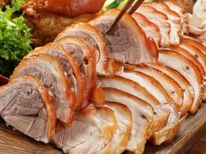 Món ăn này được chế biến từ lợn cắp nách – là giống lợn nhỏ chỉ ở vùng cao mới có
