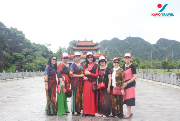 Đoàn du khách của Kavo Travel du lịch Hoa Lư Ninh Bình