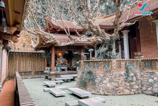 Một góc yên bình của chùa Phi Lai Tự, cũng là điểm sống ảo nên thơ