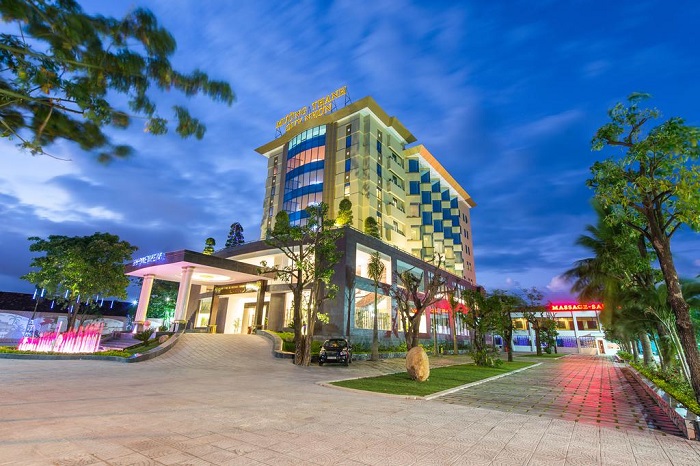 Khách sạn Mường Thanh Quy Nhơn (Muong Thanh Quy Nhon Hotel) nằm trên đường Nguyễn Huệ