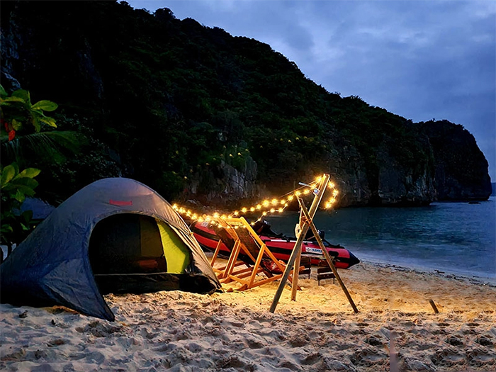 Cắm trại qua đêm trên đảo Cát Bà