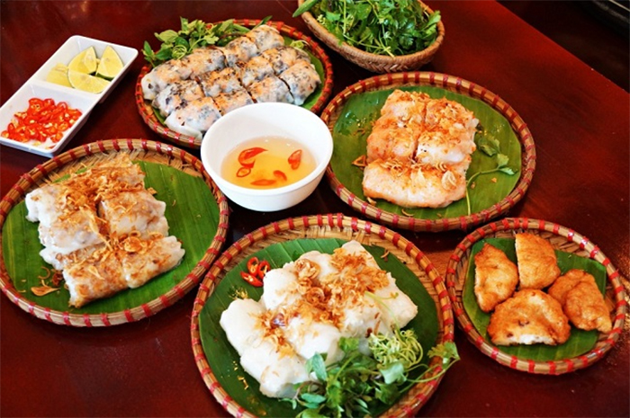 Chả mực ăn với xôi trắng hoặc bánh cuốn là thương hiệu ẩm thực của Hạ Long