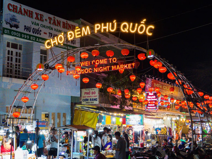 Chợ đêm Phú Quốc hay còn được gọi là chợ đêm Bạch Đằng Phú Quốc. Chợ đêm chính là một địa điểm vui chơi, ăn uống, mua sắm. 