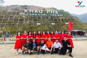 Đoàn chụp ảnh kỉ niệm tại Đèo Khau Phạ