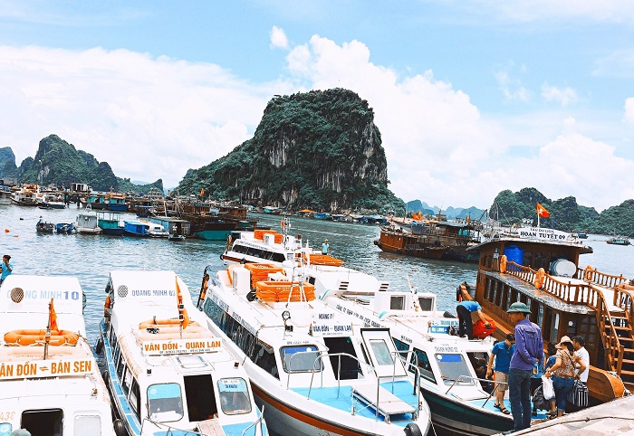  Để di chuyển ra đảo Cô Tô từ Vân Đồn hiện tại chỉ có hai phương tiện: cao tốc và tàu khách thường.