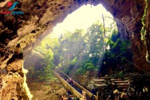 Động Hương Tích được người xưa đánh giá là hang động đẹp nhất của trời Nam