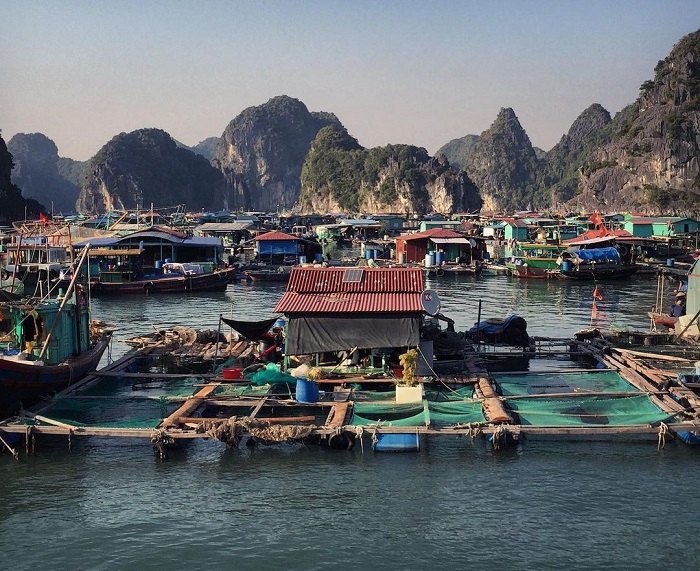 Đến Đồ Sơn nhất định phải ghé thăm làng chài (Trong hình là làng chài Cái Bèo - Vịnh Lan Hạ)