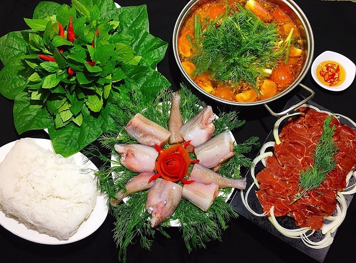 Lẩu cá khoai Quảng Bình với sự hòa quyện tinh tế của thịt cá và nước lẩu mang hương vị đậm đà khó quên.
