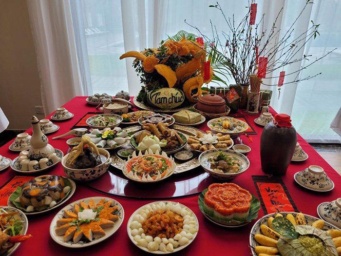 Khi đến chùa Tam Chúc thì bạn sẽ được phục vụ ăn uống nhiều món ngon vô cùng đa dạng.