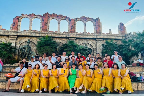 Đoàn khách của Kavo Travel chụp ảnh kỉ niệm tại Phú Quốc