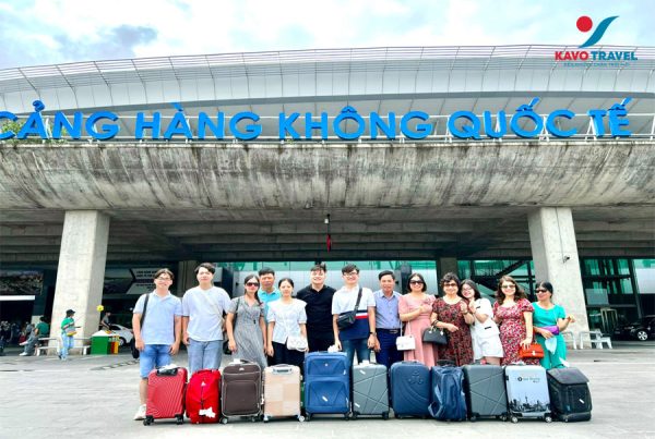 Đoàn du khách của Kavo Travel check in tại Sân bay Phú Quốc
