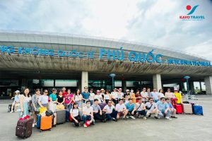 Đoàn du khách của Kavo Travel check in tại Sân bay Phú Quốc