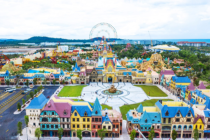 Cận cảnh công viên giải trí lớn nhất Việt Nam Vinpearl Land Nha Trang