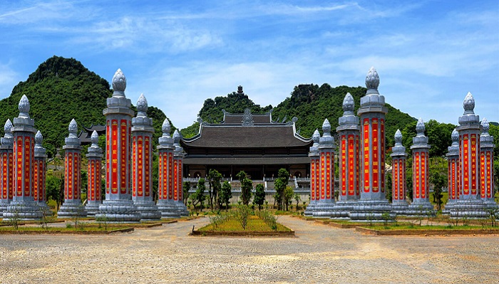 Vườn cột kính chùa Tam Chúc 