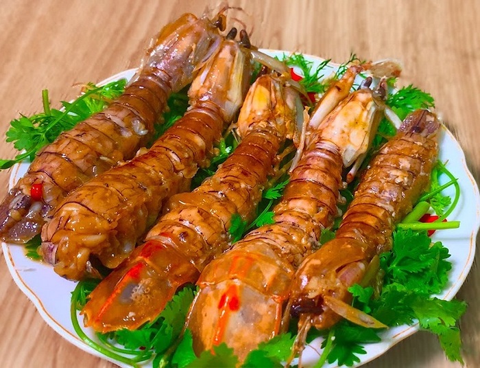 Những món ăn mà bạn yêu thích sẽ được chính tay bạn lựa chọn hải sản tận nơi và yêu cầu chế biến theo mong muốn khi thưởng thức ẩm thực tại Nhà hàng Quang Tùng