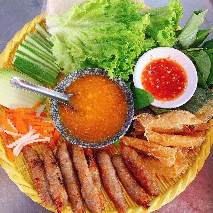 Nem nướng Nha Trang nổi tiếng ngon miệng mà giá cả hợp lí