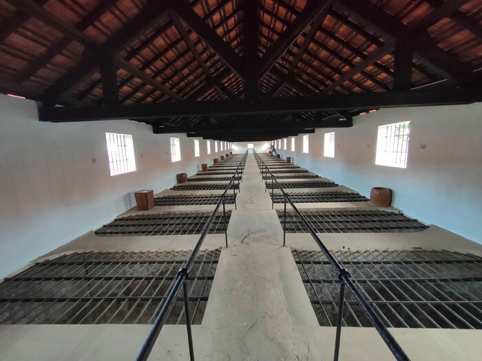 Tấm rào sắt trên nắp phòng tại trại giam Phú Tường được xây dựng từ năm 1940 