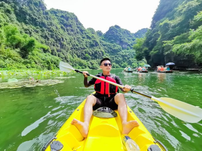 Trải nghiệm chèo thuyền kayak khám phá Tràng An