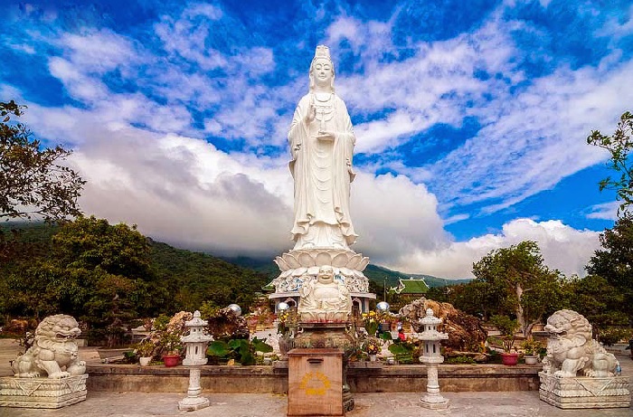 Linh Ứng Tự – nơi có bức tượng Phật Bà 65m cao nhất Việt Nam.