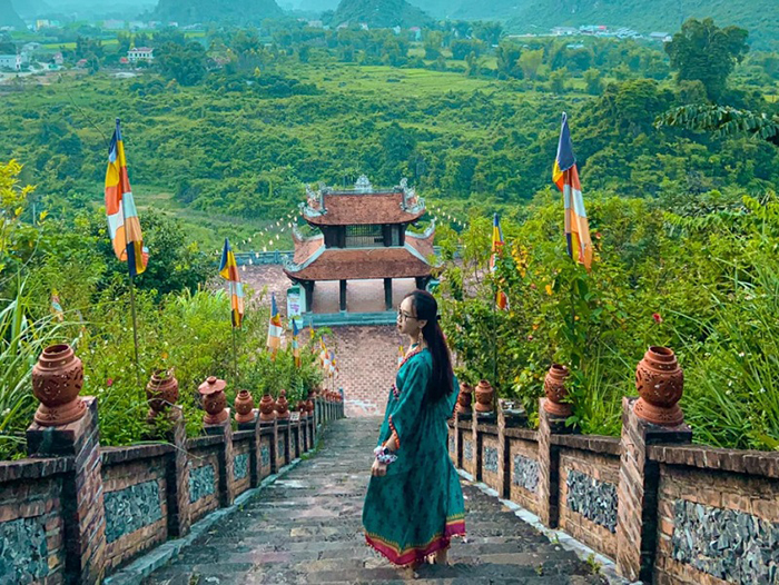 Chùa Phật Tích Trúc Lâm Bản Giốc là ngôi chùa đầu tiên được xây dựng tại miền biên giới phía Bắc tại tỉnh Cao Bằng.