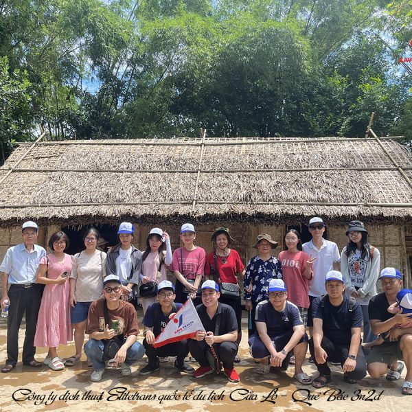 Du khách tour du lịch Cửa Lò - Quê Bác 3n2đ