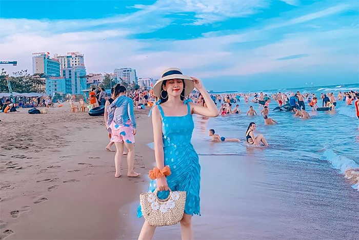 Thời điểm thích hợp nhất để bạn tới Sầm Sơn du lịch nghỉ mát, tắm biển có lẽ là từ cuối tháng 4 đến hết tháng 9 hàng năm