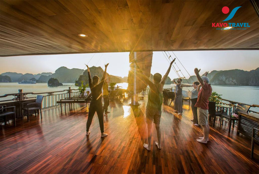 Du khách tận hưởng không gian đẳng cấp - sang trọng trong tour du thuyền Cozy Bay Boutique 2 ngày 1 đêm của Kavo Travel