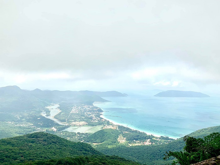 Côn Đảo nhìn từ đỉnh Thánh Giá