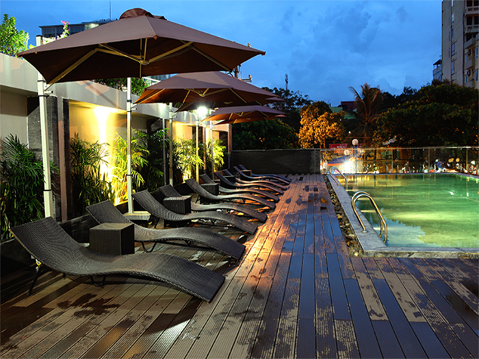 Dragon Sea là một trong các khách sạn tại Sầm Sơn có bể bơi ngoài trời, nằm ở ngay trên tầng thượng của khách sạn