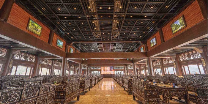 Nhà khách Thủy Đình là điểm đến thứ 2 sau khi bạn đặt chân đến Khu du lịch chùa Tam Chúc và đã đi qua cổng Tam Quan ngoại.