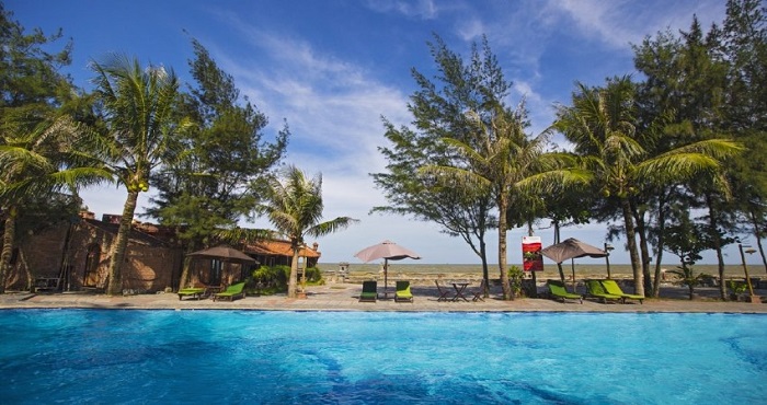 Với số lượng du khách mỗi năm lên đến hàng chục triệu người thì hệ thống khách sạn tại biển Sầm Sơn luôn đảm bảo khi có hơn 400 khách sạn lớn, nhỏ có quy mô khác nhau