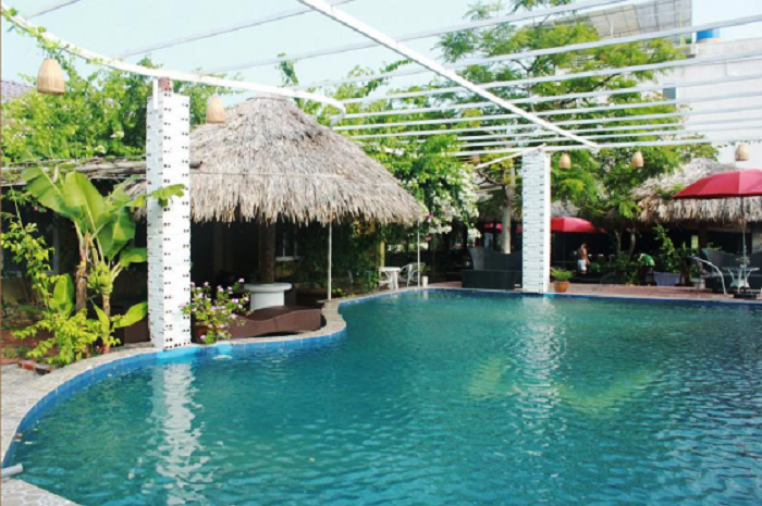 Các resort, homestay thường có giá cao hơn những loại hình nhà nghỉ khác 