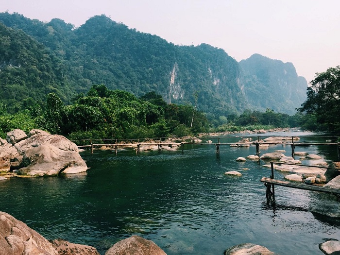 Suối nước Moọc - Điểm du lịch nổi tiếng hút khách tại Quảng Bình