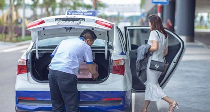 theo nhóm đông có người già và trẻ nhỏ thì bạn hãy gọi taxi vừa rẻ vừa đỡ vất vả