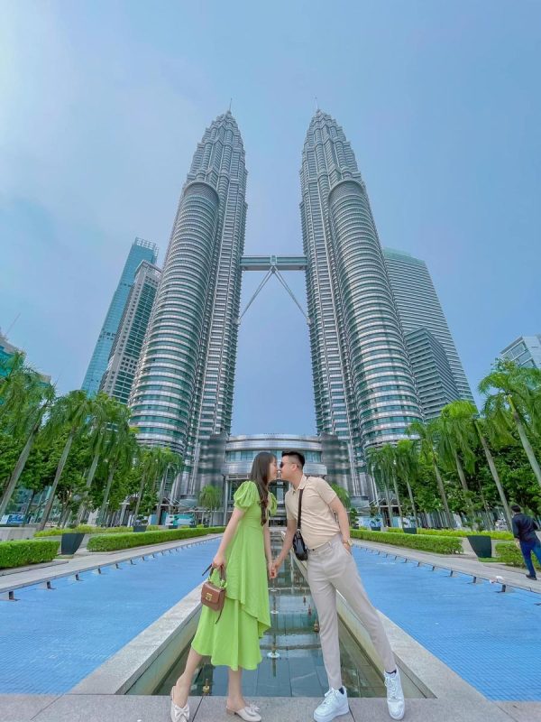 Tháp đôi Petronas Twin Towers - biểu tượng của Malaysia