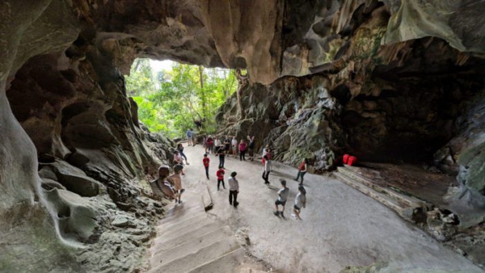 Khám phá động Trung Trang Cát Bà