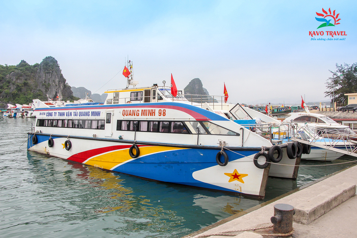 Tàu hiện đại, an toàn trong các tour du lịch Cô Tô của Kavo Travel