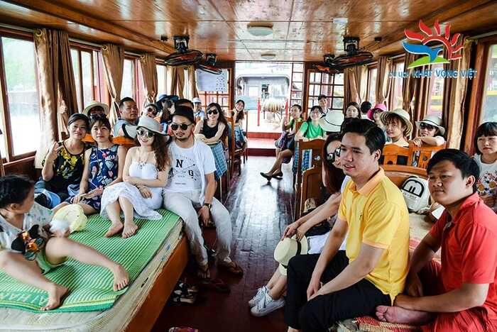 Du khách đặt tour du lịch Hạ Long của du lịch Khát Vọng Việt 