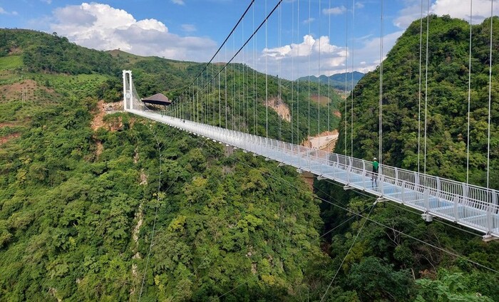 Cầu kính Bạch Long là trải nghiệm tuyệt vời cho những ai ưa cảm giác mạnh