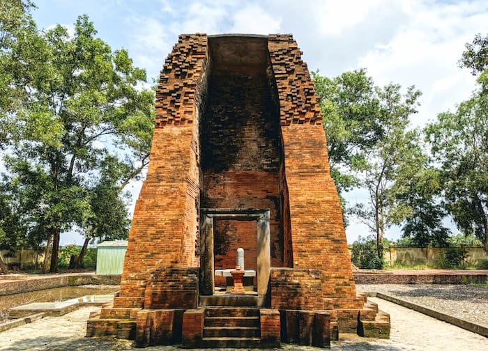 Tháp cổ Vĩnh Hưng - Di tích cổ lâu đời nhất tại miền Tây