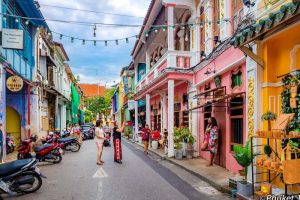 Old Town Phuket với vẻ đẹp trầm mặc, cổ kính của một đô thị cổ mang chiều sâu lịch sử và văn hóa những người dân đầu tiên đến đây sinh sống.