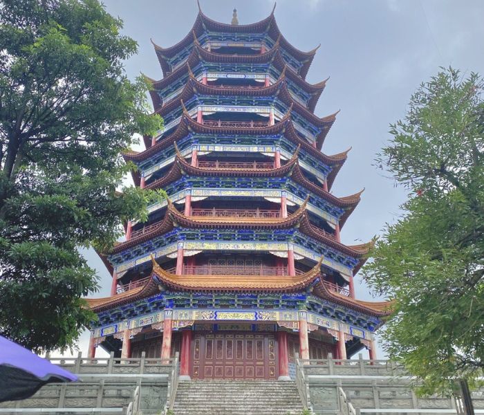 Chu Tử Lầu - tháp ngắm cảnh mang lối kiến trúc đậm nét Trung Hoa cổ