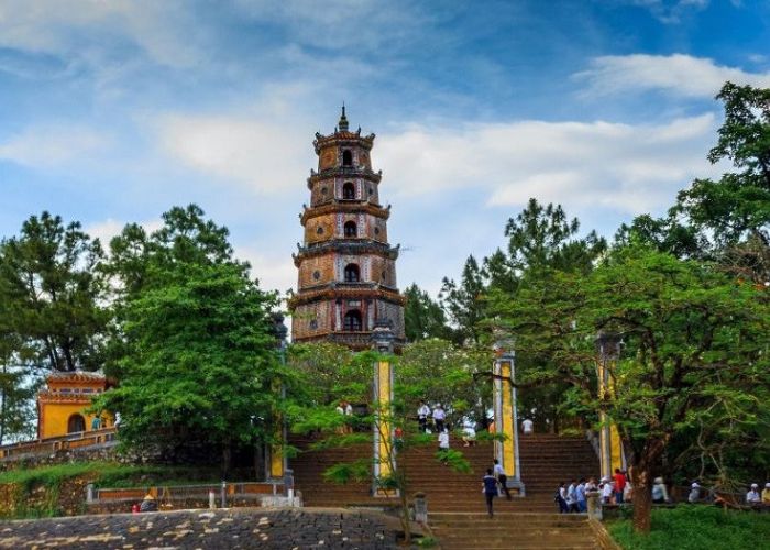 Chùa Thiên Mụ - kiến trúc tôn giáo cổ nhất và đẹp nhất tại Huế.