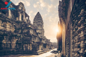 Đền Angkorthom cổ kính và uy nghiêm nơi để lại nhiều ấn tượng với du khách khi thăm quan Campuchia