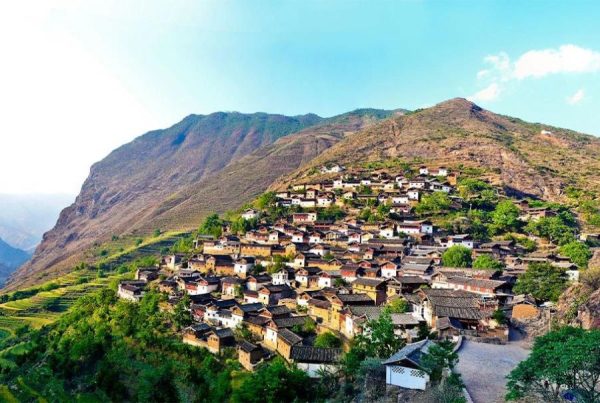 Làng Naxi - ngỡ ngàng với ngôi làng cổ trên vách núi độc đáo